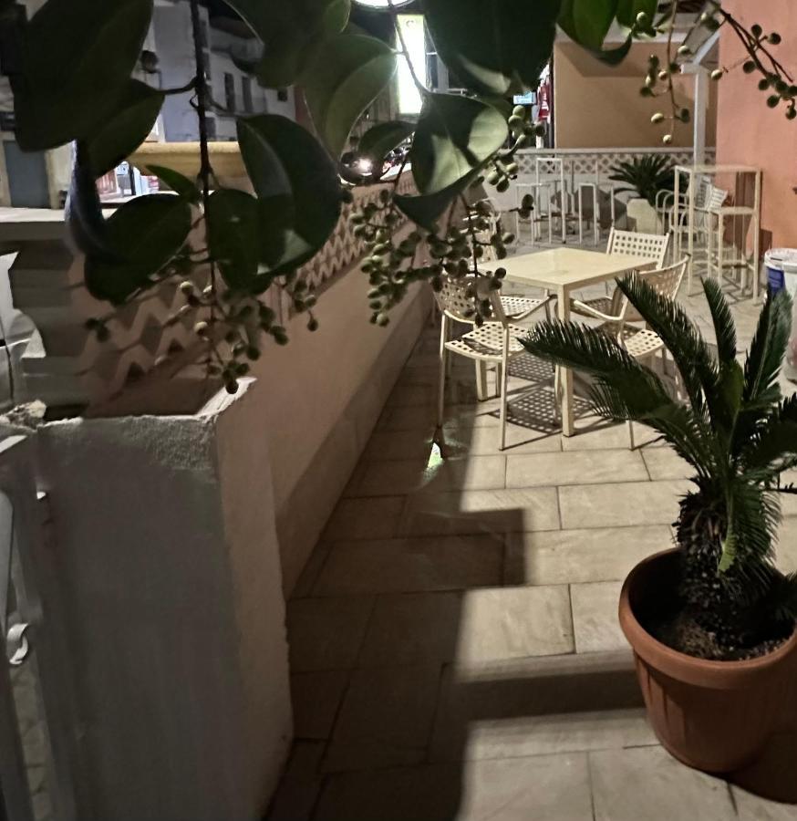 A Due Passi Dal Mare Bed and Breakfast Καταντζάρο Εξωτερικό φωτογραφία